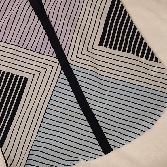 NEW YORK & COMPANY Top - Picture 7 of 8